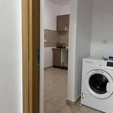 Green Oasis In “verdi” شقة بوخارست